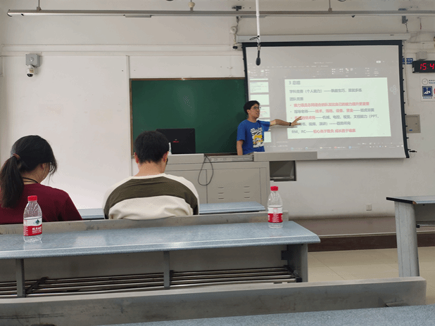 随后,龙浩学长主要围绕学院的四大赛事以及全国大学生数学竞赛等a类